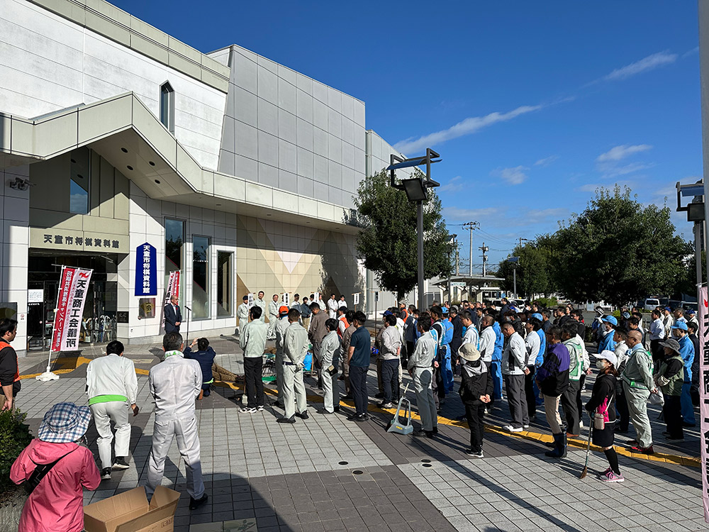 駅前の清掃活動